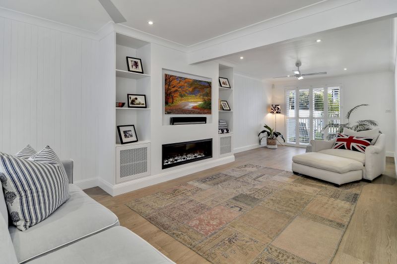 Stunning Hamptons Style Family Home Seconds From Freshwater Beach!