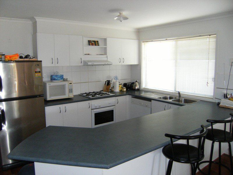 8 Springfield Close, Caroline Springs - Thumbnail 3