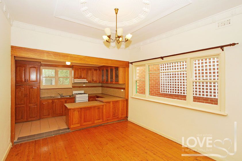 Charming Brunswick Family Home!