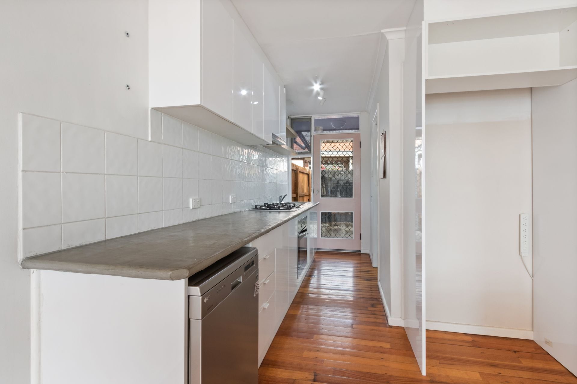 Well Presented unit close to all Amenities