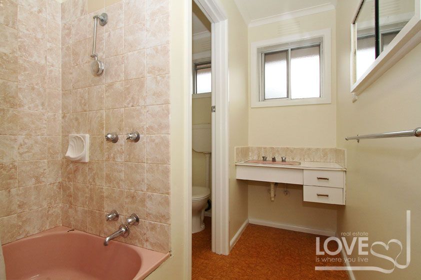 NEAT, TIDY & WELL LOCATED!