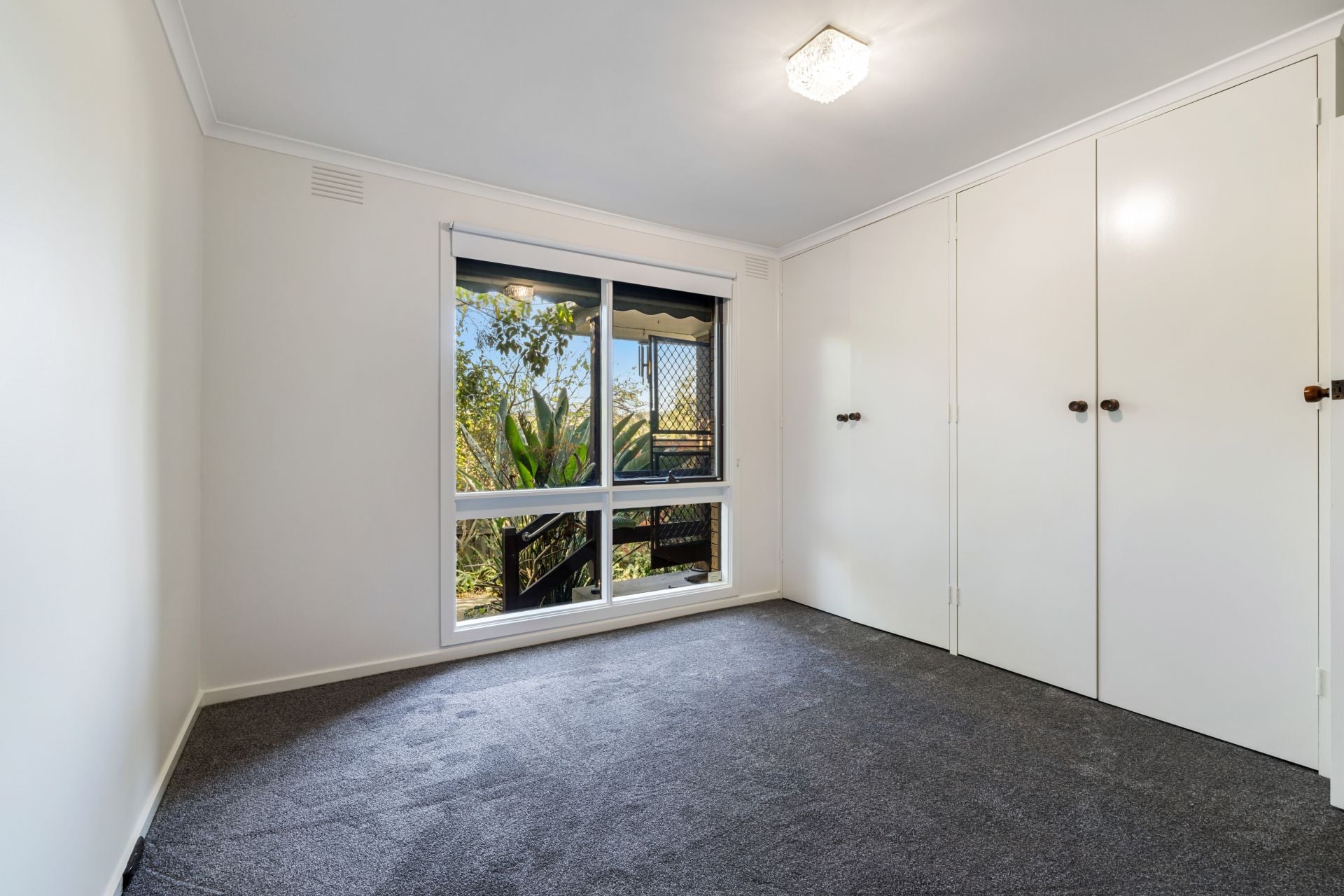 Light-Filled & Spacious 2-Bedroom Unit in Prime Rosanna Location!