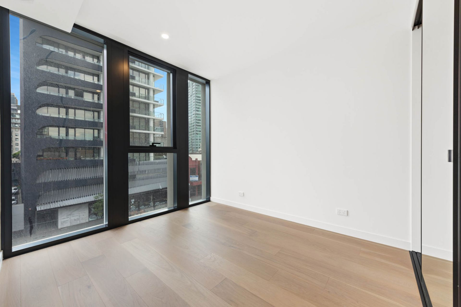 112/39 Park Street, South Melbourne - Thumbnail 2