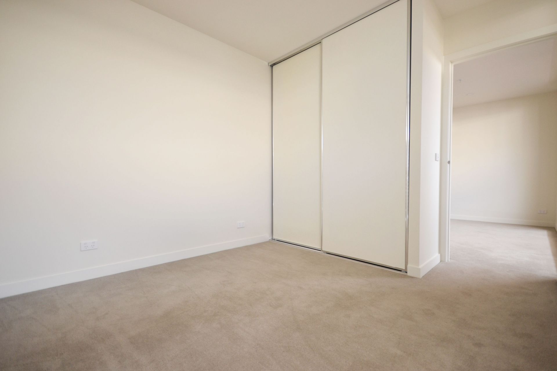 BRAND NEW - PRESTIGIOUS APARTMENT LIVING