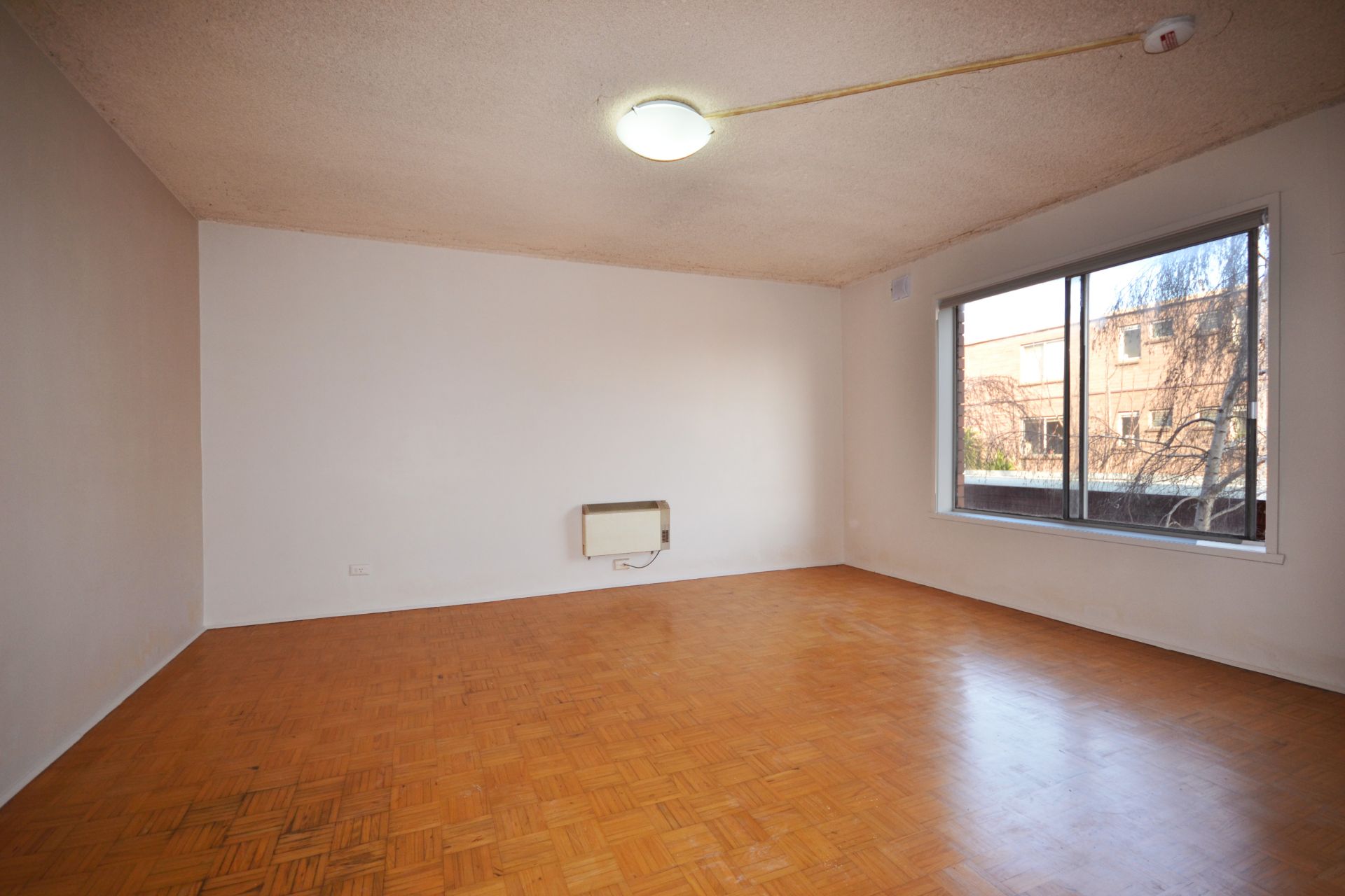 STUDIO APARTMENT READY FOR YOU TO MOVE INTO