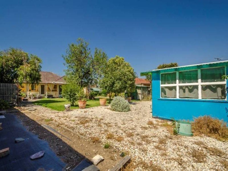 14 Almond Avenue, Brooklyn - Thumbnail 7