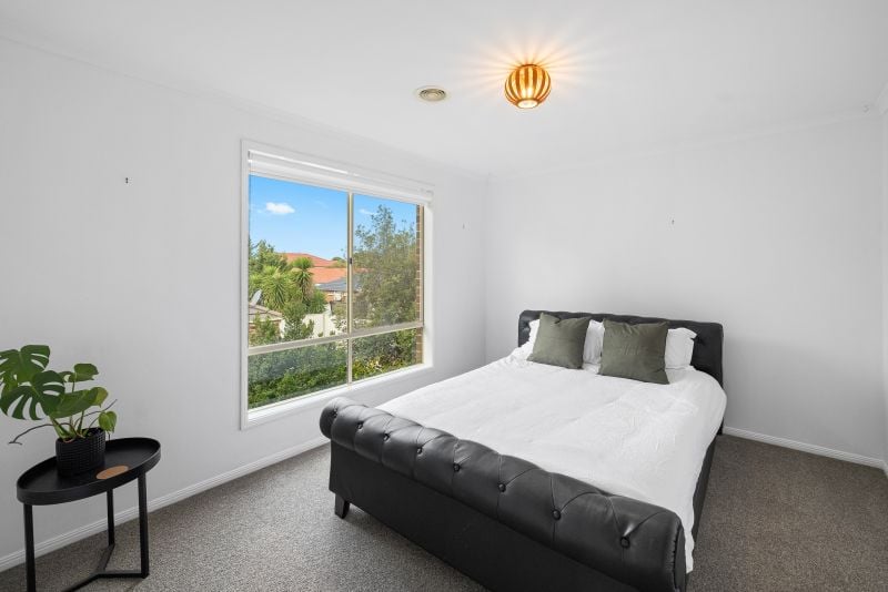 8 Braelands Close, Caroline Springs