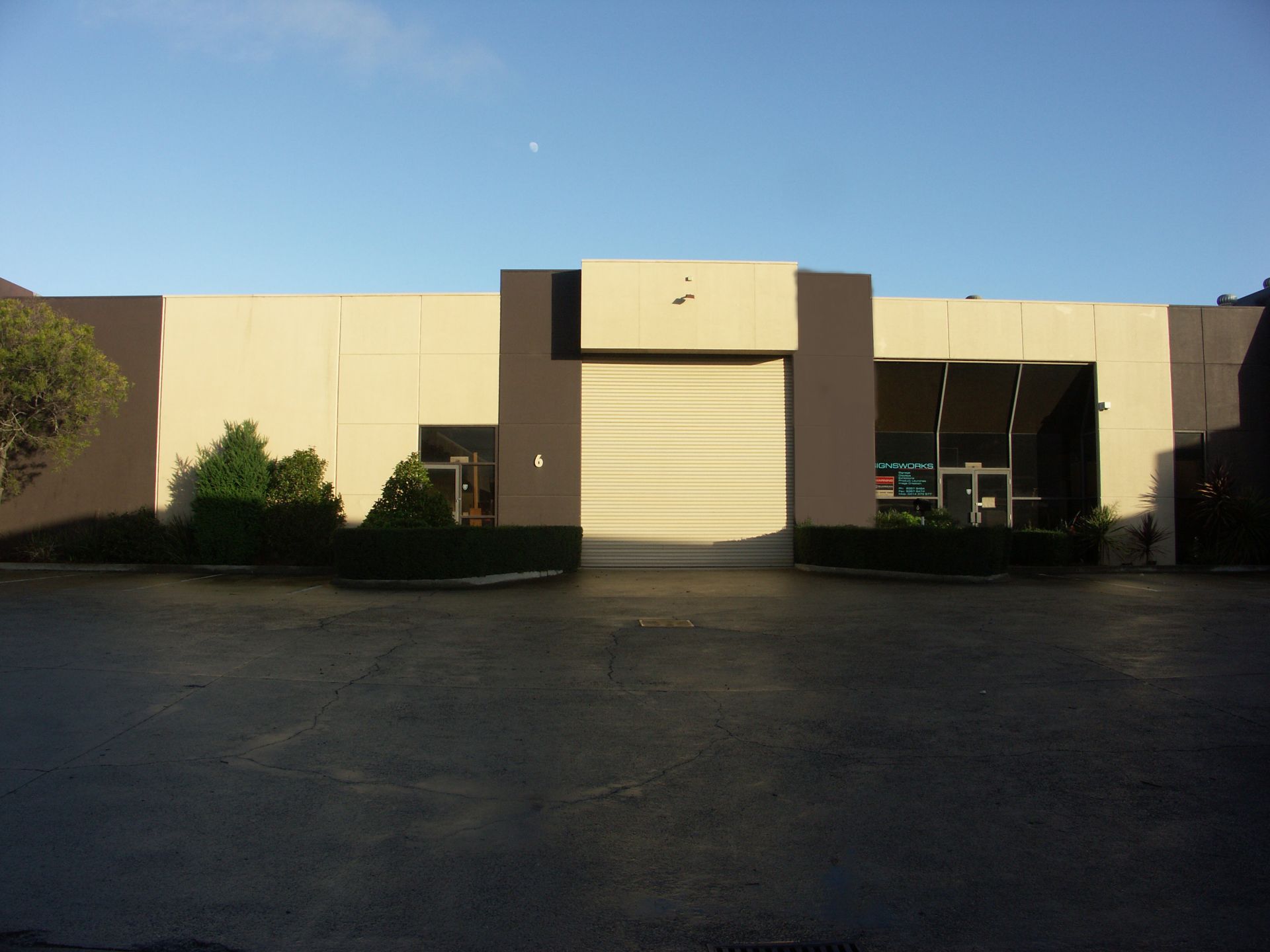 CLEAN, WELL MAINTAINED FACTORY/WAREHOUSE