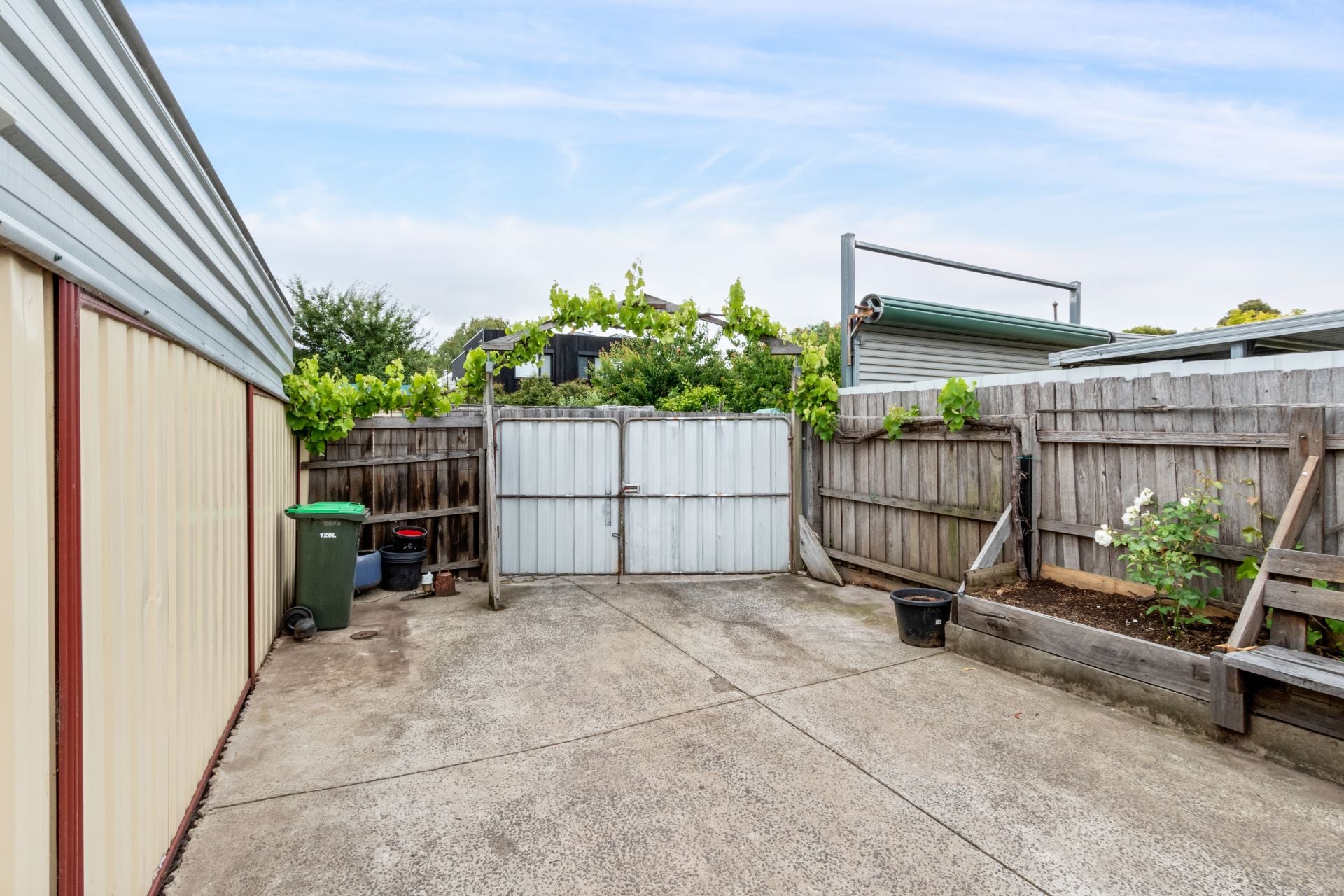 HIGH VISIBILITY RETAIL/OFFICE WITH DWELLING
