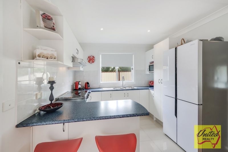 25 McIntosh Street, The Oaks United Realty