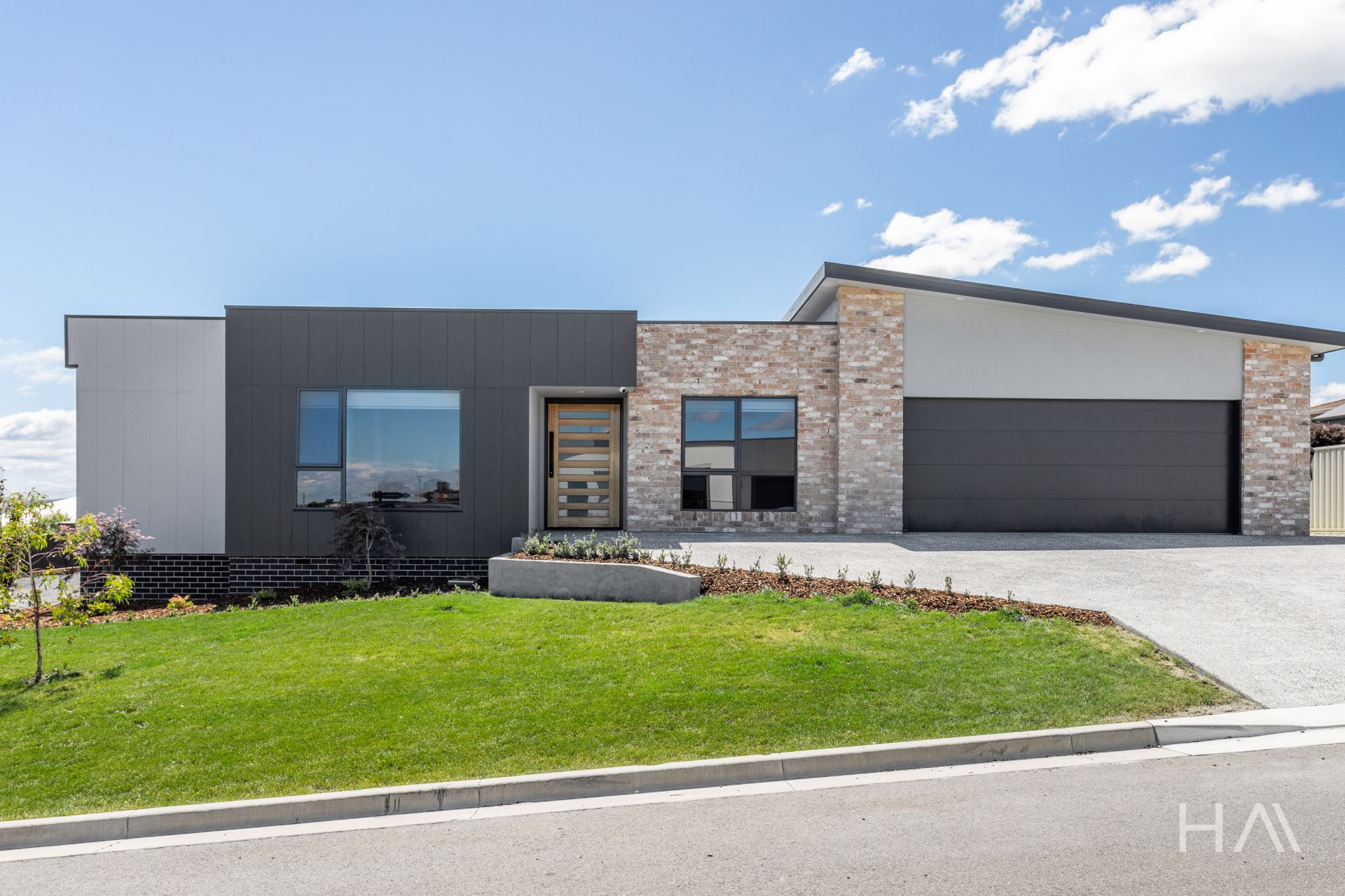 8 Tenzing Drive St Leonards, St Leonards - Thumbnail 3
