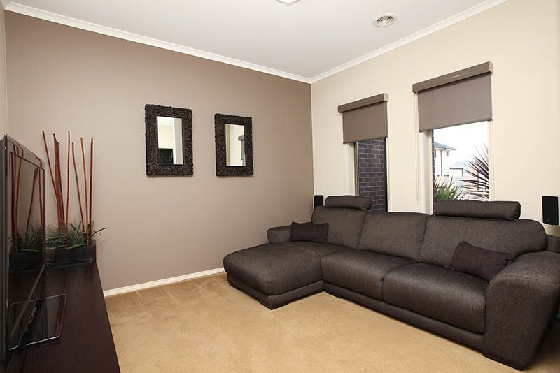 10 Gairdners Pass, Caroline Springs - Thumbnail 6
