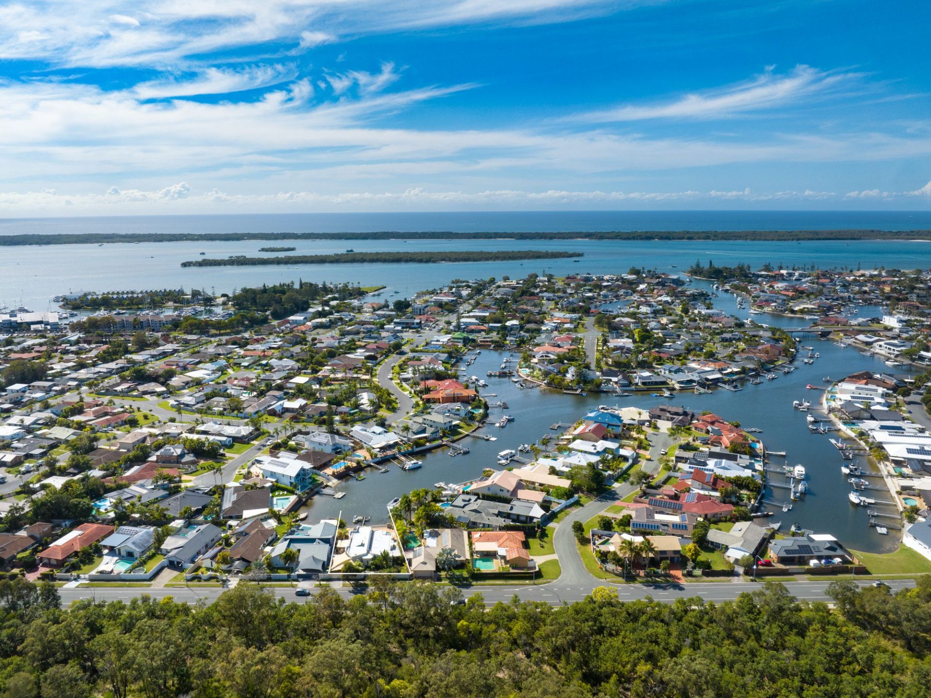 $ 1,500,000, Runaway Bay - Thumbnail 2