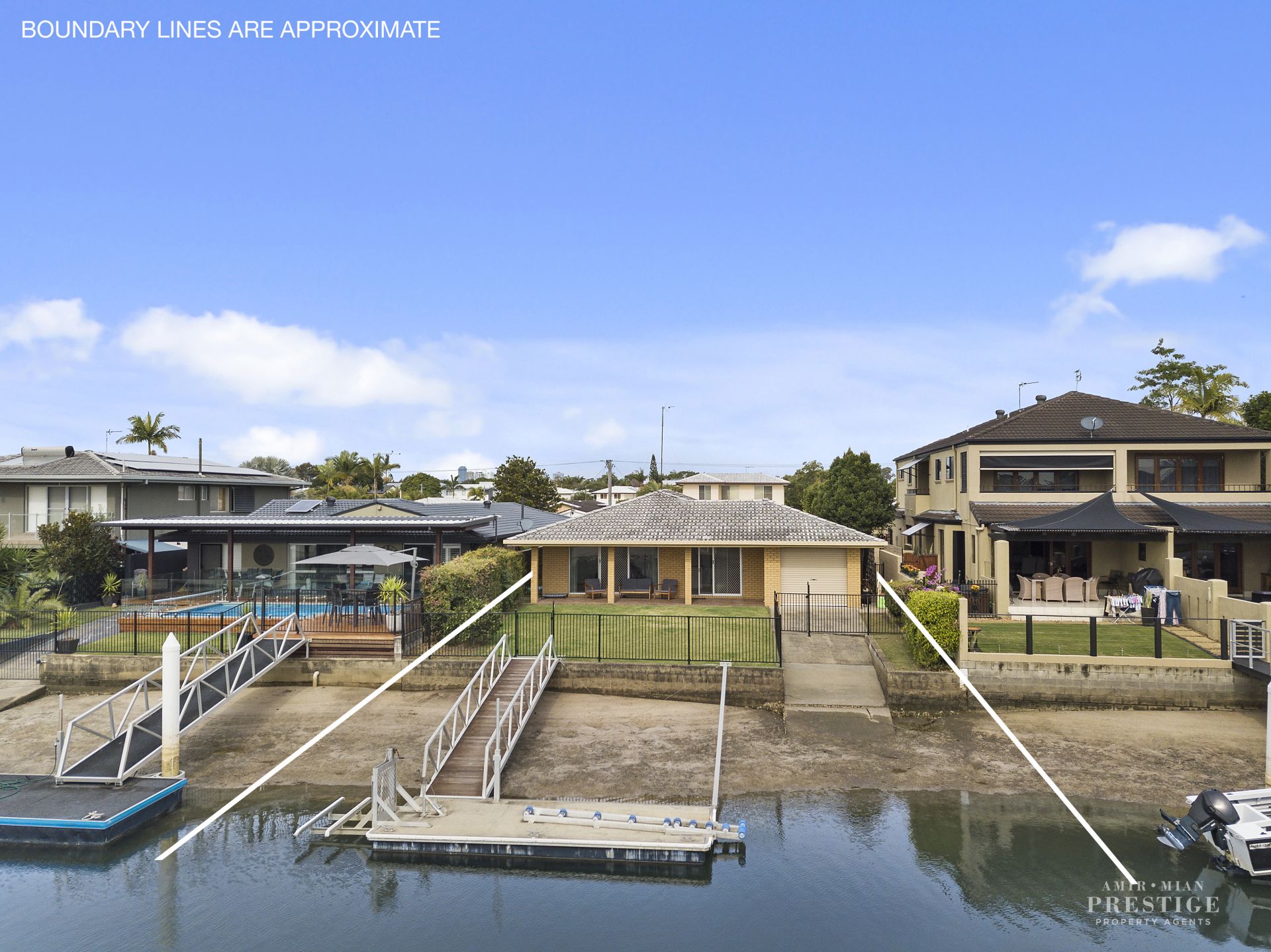 15 Vaggelas Crescent, Biggera Waters - Image 1