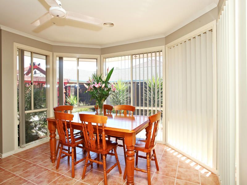 11 Astair Avenue SOUTH MORANG, South Morang - Thumbnail 4