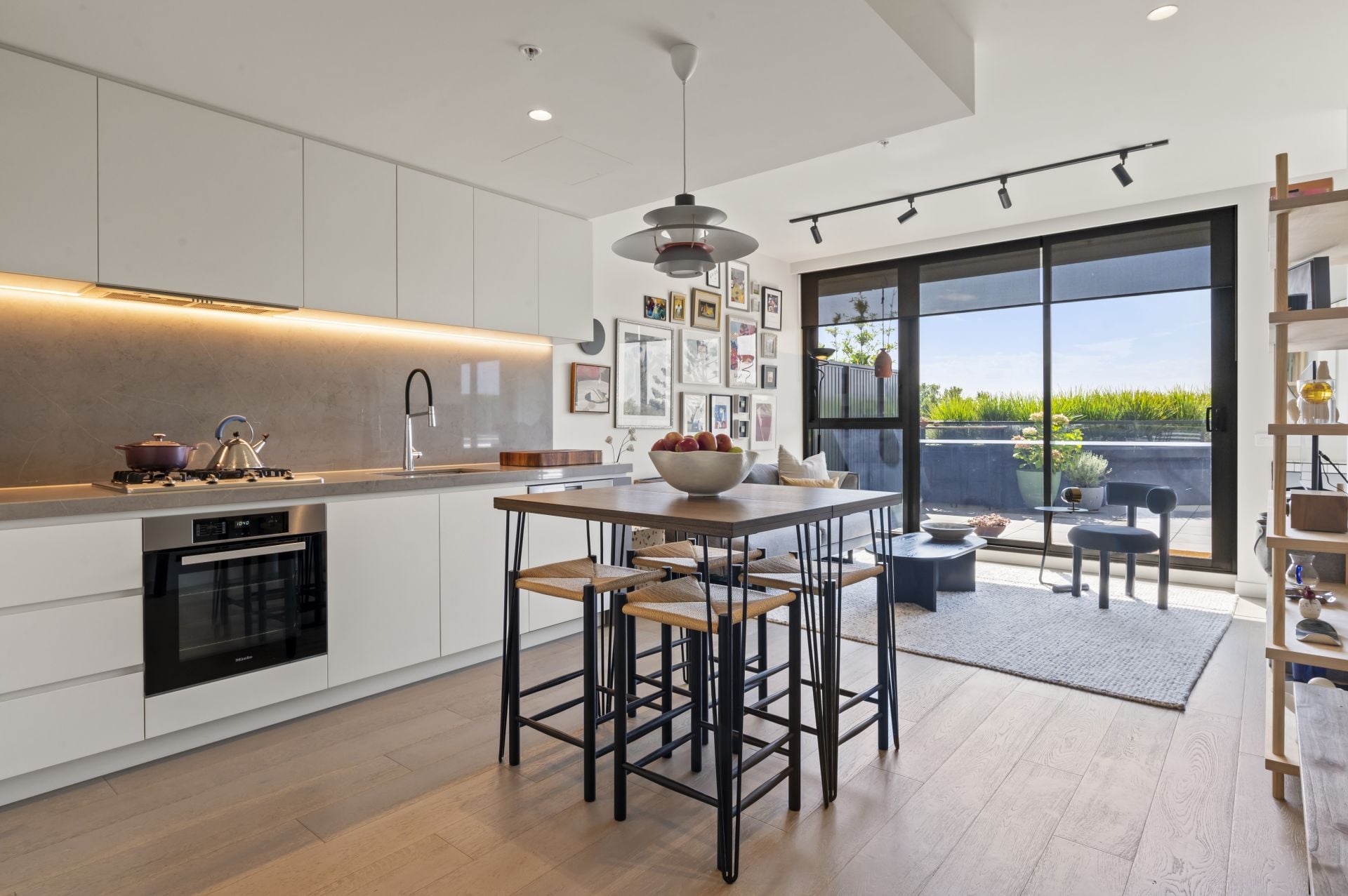 LUXURY LIVING APARTMENT