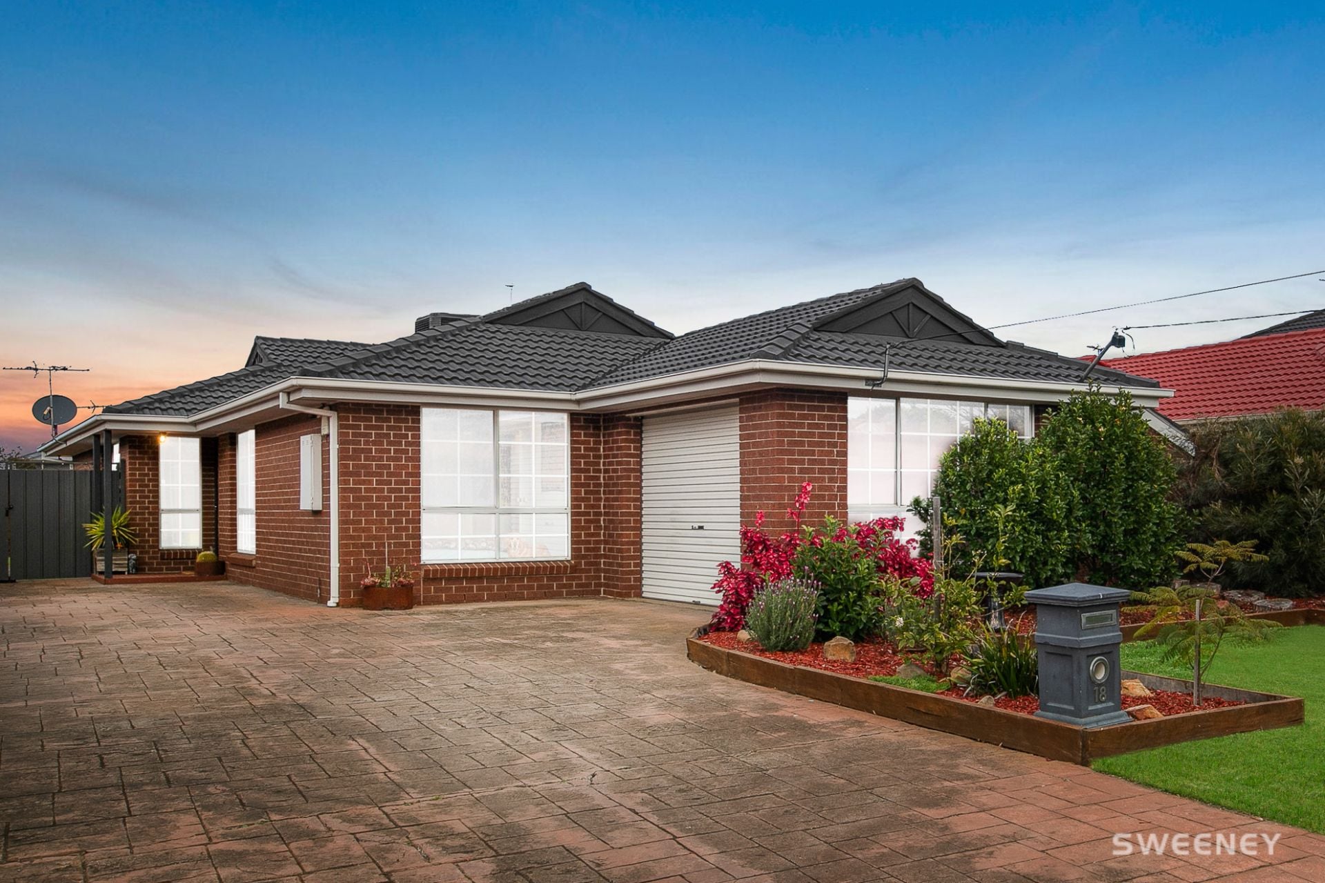 18 Lan Avenue, Altona Meadows - Thumbnail 2