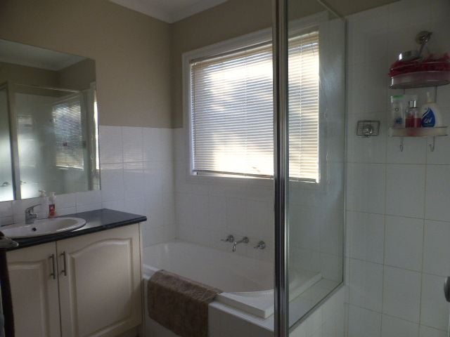 **Modern Townhouse and in a Fabulous Location**