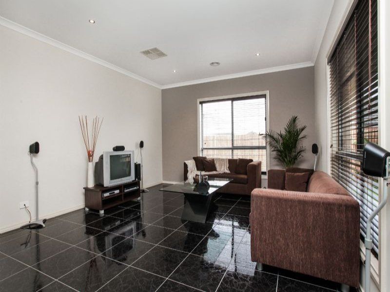 6 Counihan Avenue, Caroline Springs - Thumbnail 4