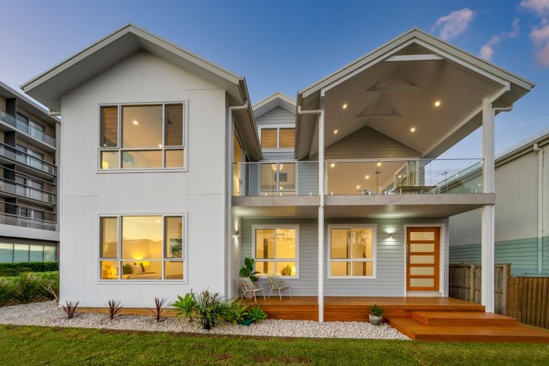 15 Mawson Close, Caves Beach - Thumbnail 2