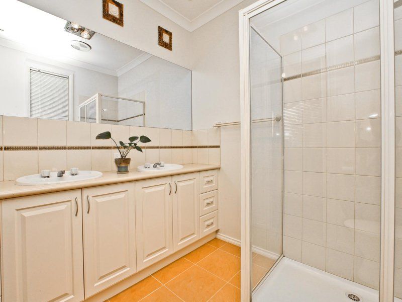 11 Lauricella Place, Caroline Springs - Thumbnail 7