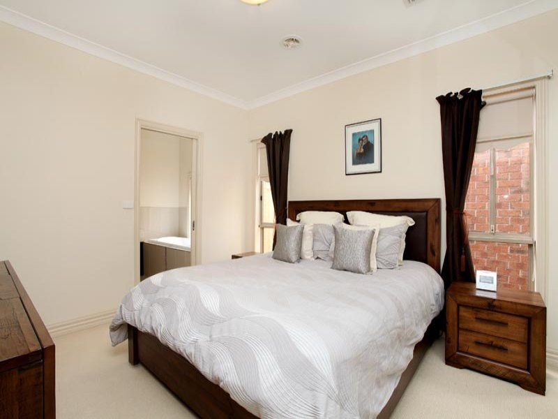 33 Studley Park Way, Caroline Springs - Thumbnail 8