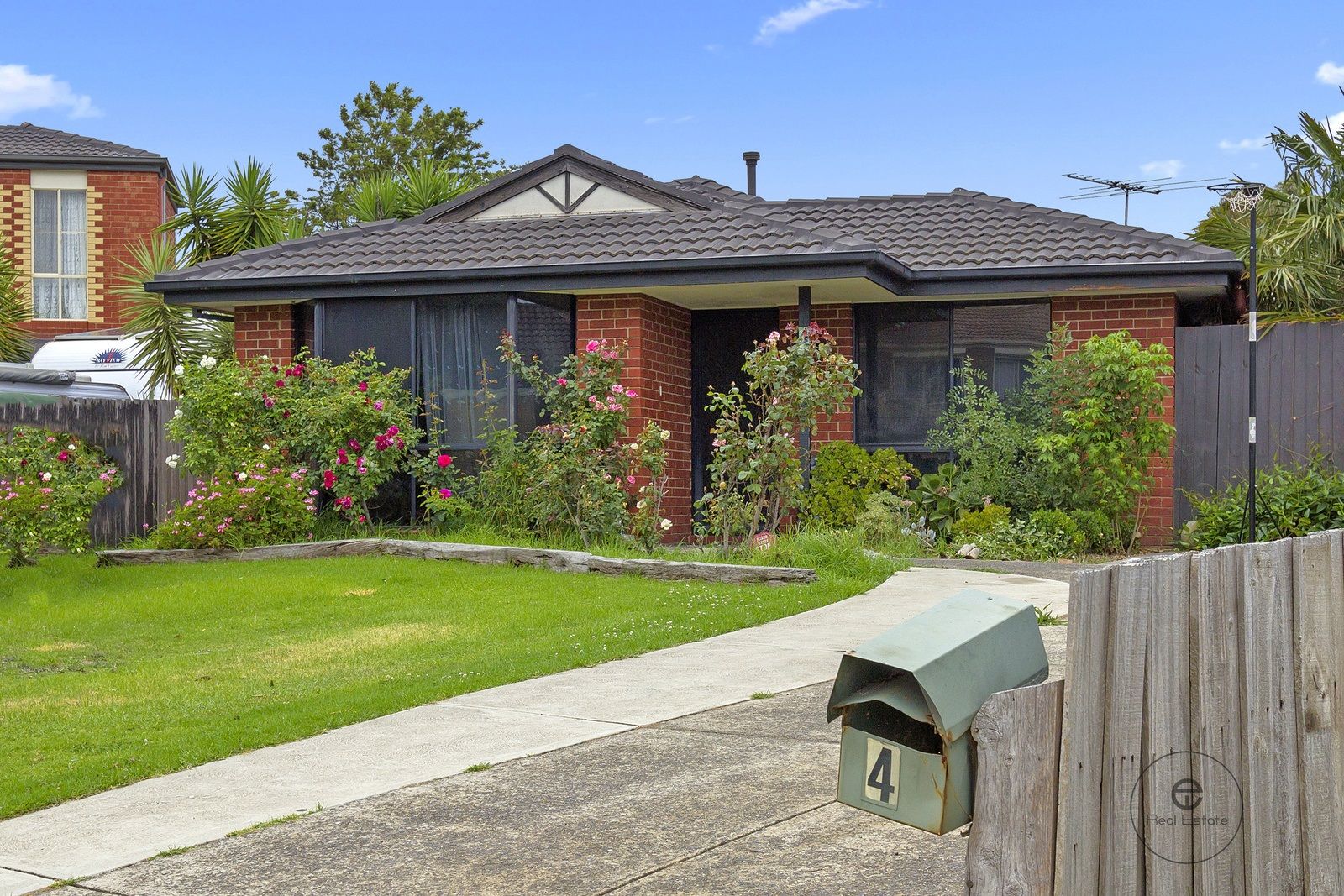 Real Estate For Sale - 4 Gumtree Court - Carrum Downs , VIC