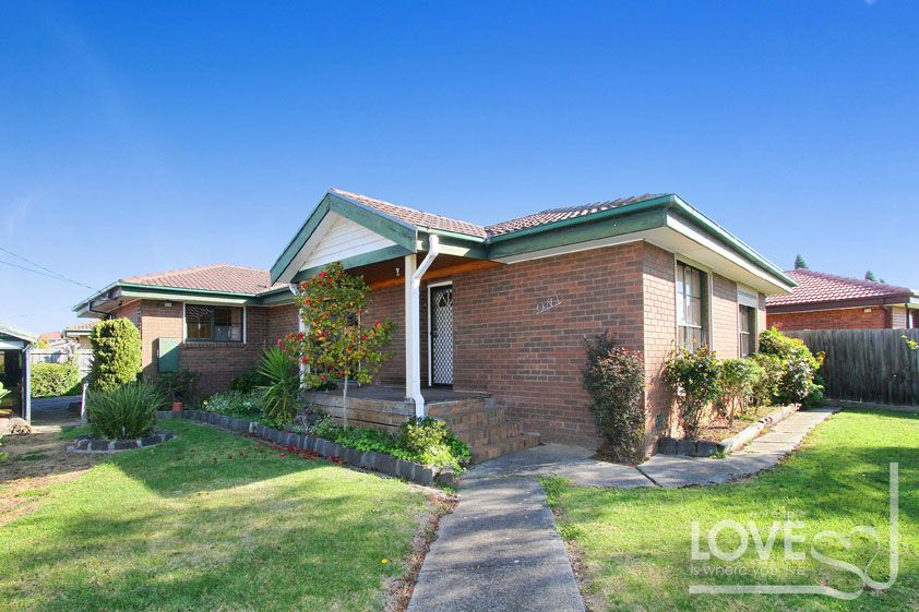 WARM FAMILY HOME IN IDEAL LOCATION