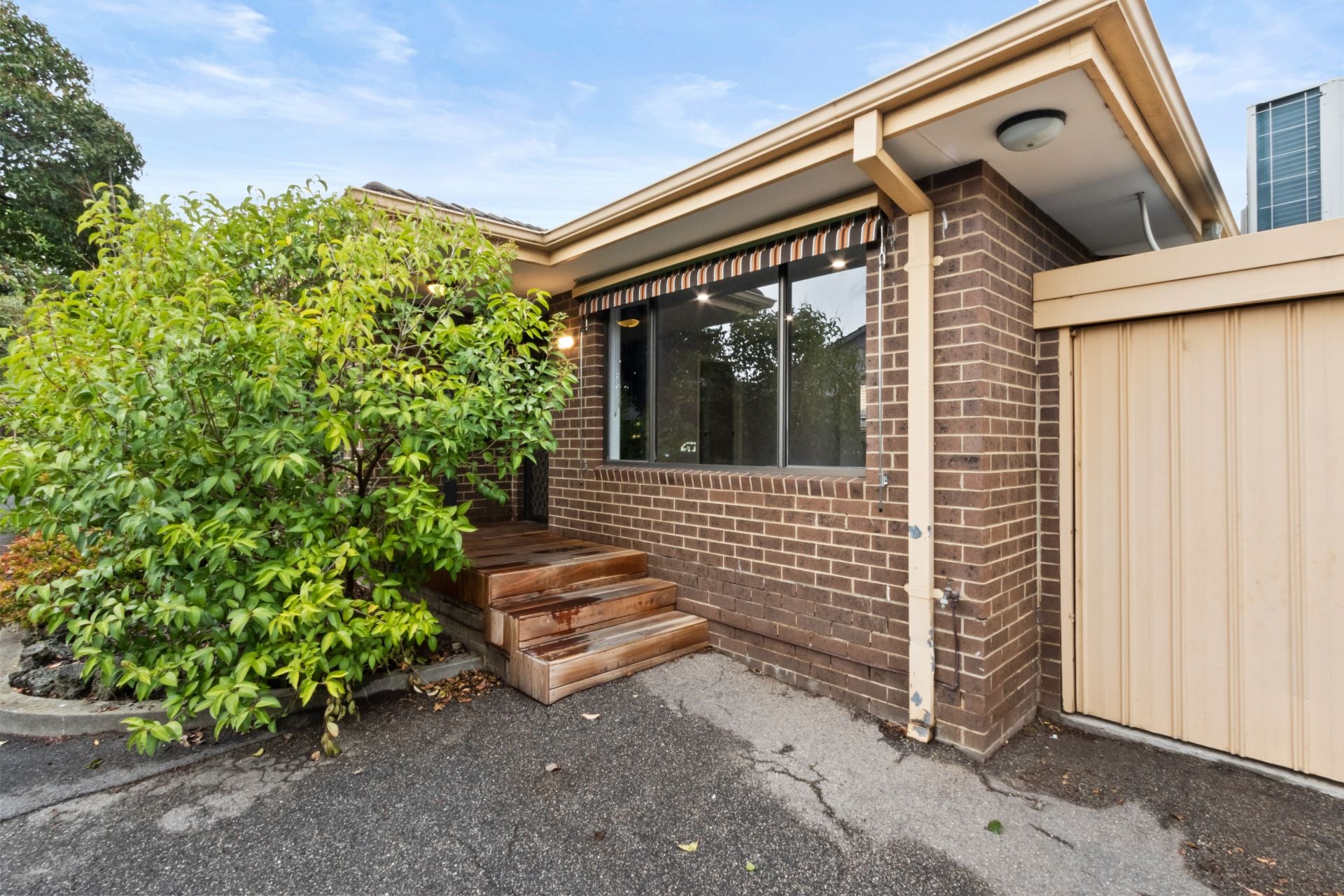 Stunning Unit in Prime Location