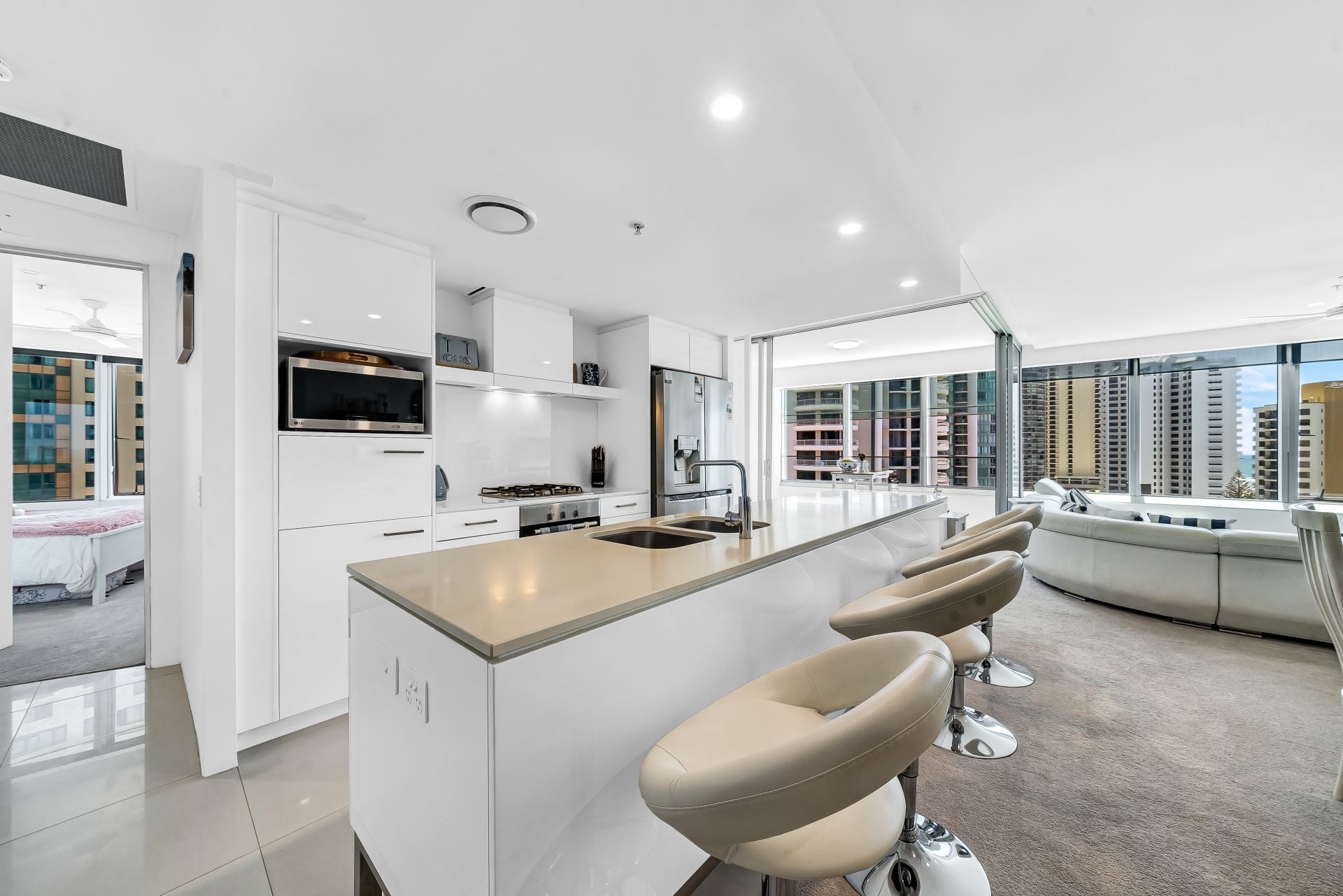 1001/9 Hamilton Avenue, Surfers Paradise - Thumbnail 5