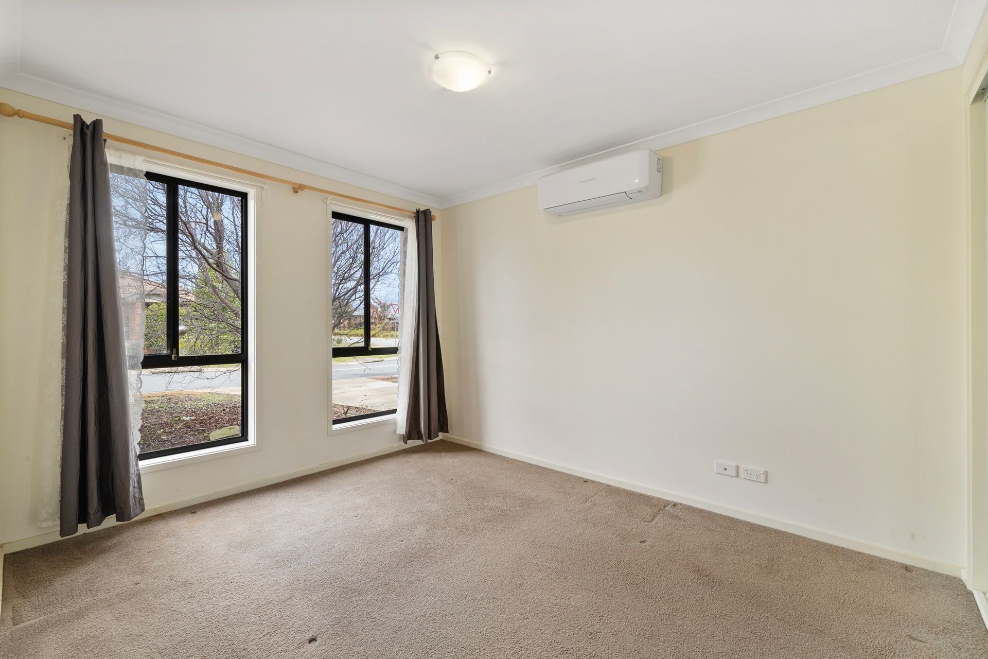 Real Estate For Lease 3 Sisely Street Macgregor , ACT