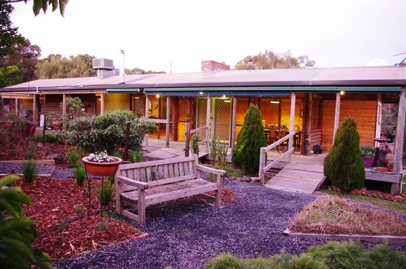 19 Combridge Drive, Beremboke - Thumbnail 2