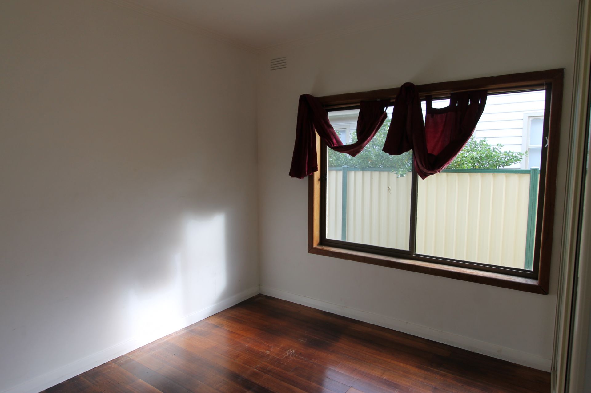 2 BEDROOM BEAUTY IN THE HEART OF LALOR!!
