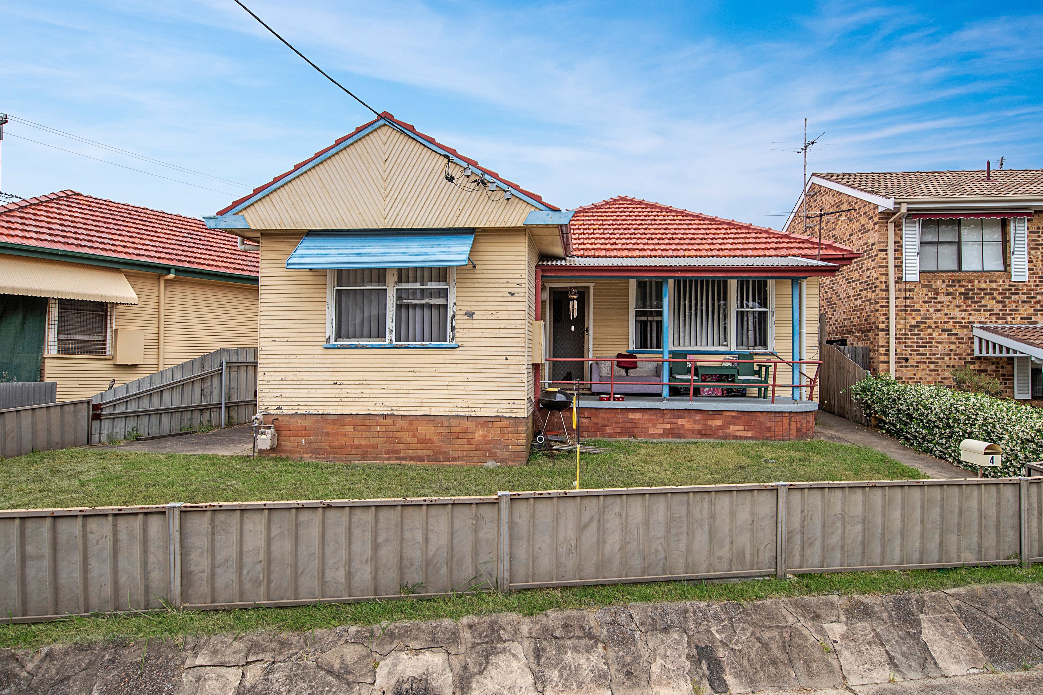 Sold property 4 Fullerton Street Stockton , NSW 2295