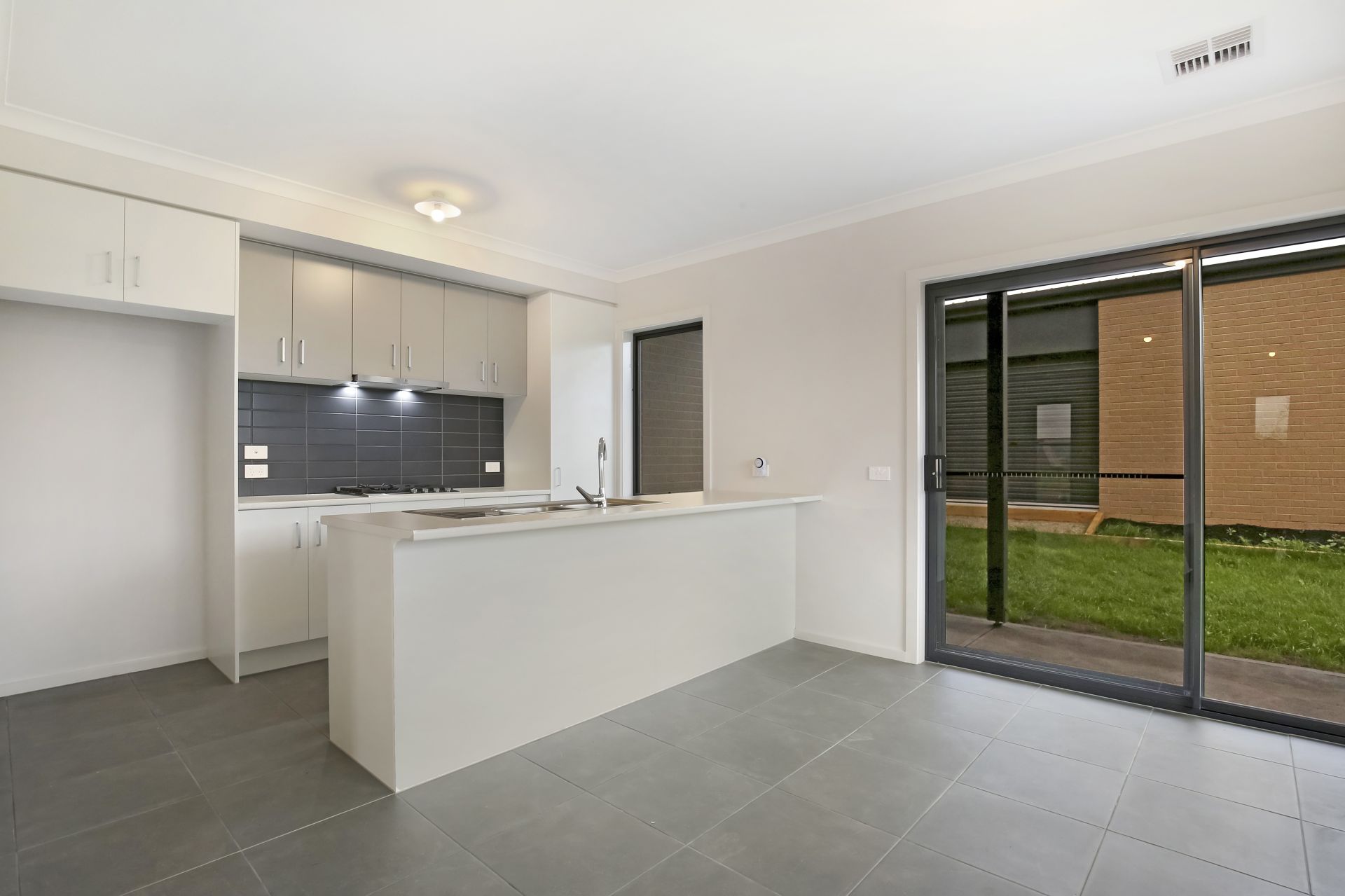 Brand New Townhouse in Kinbrook Estate!