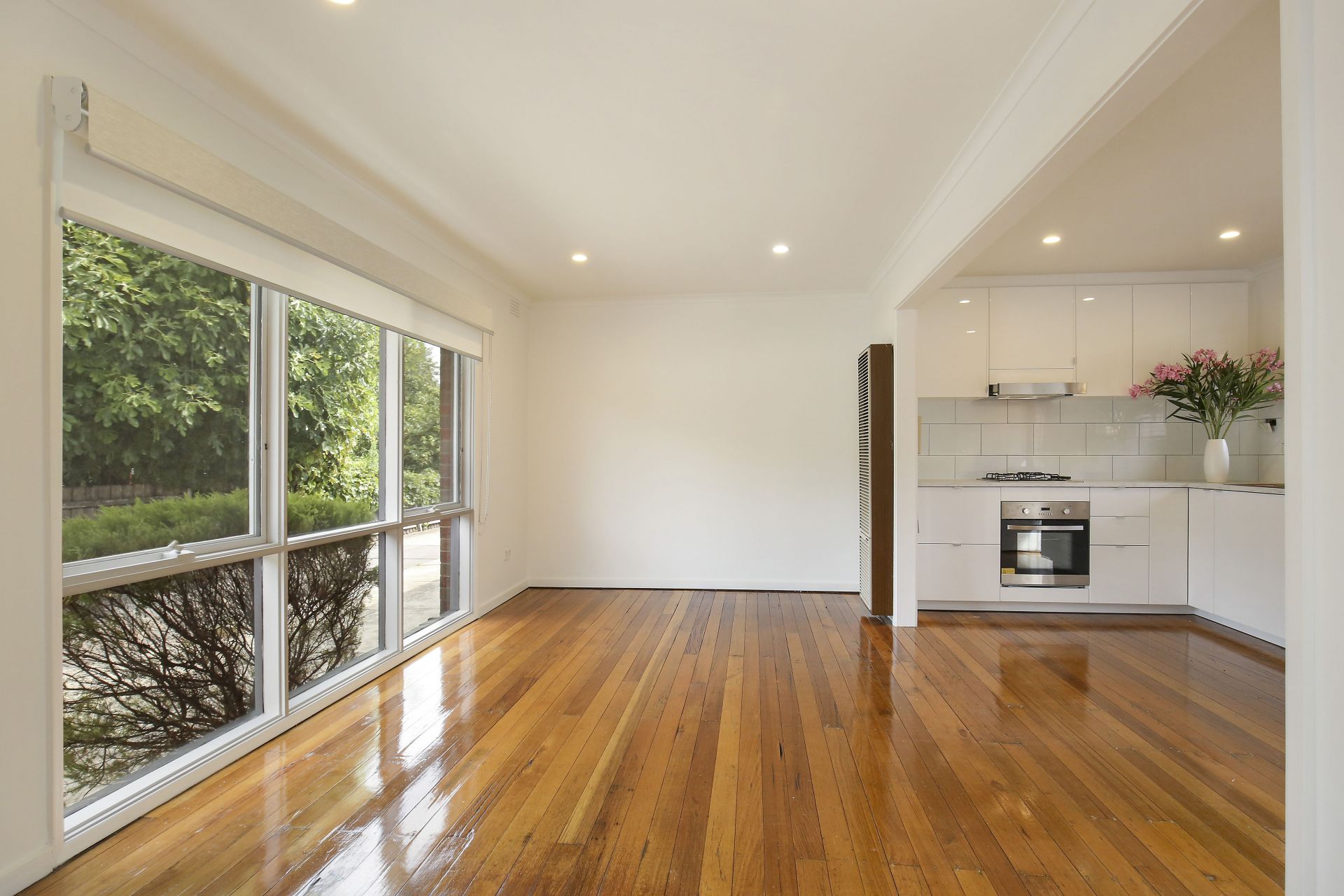 EXTRA SPACIOUS ONE BEDROOM UNIT
