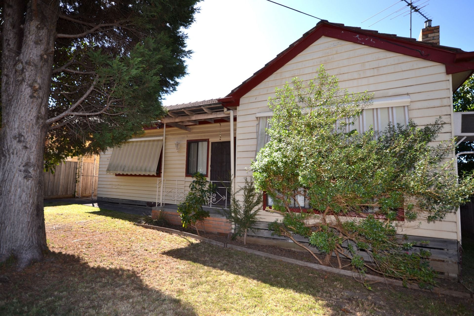 LARGE PLACE TO CALL HOME WITH AN ABUNDANCE OF SPACE!