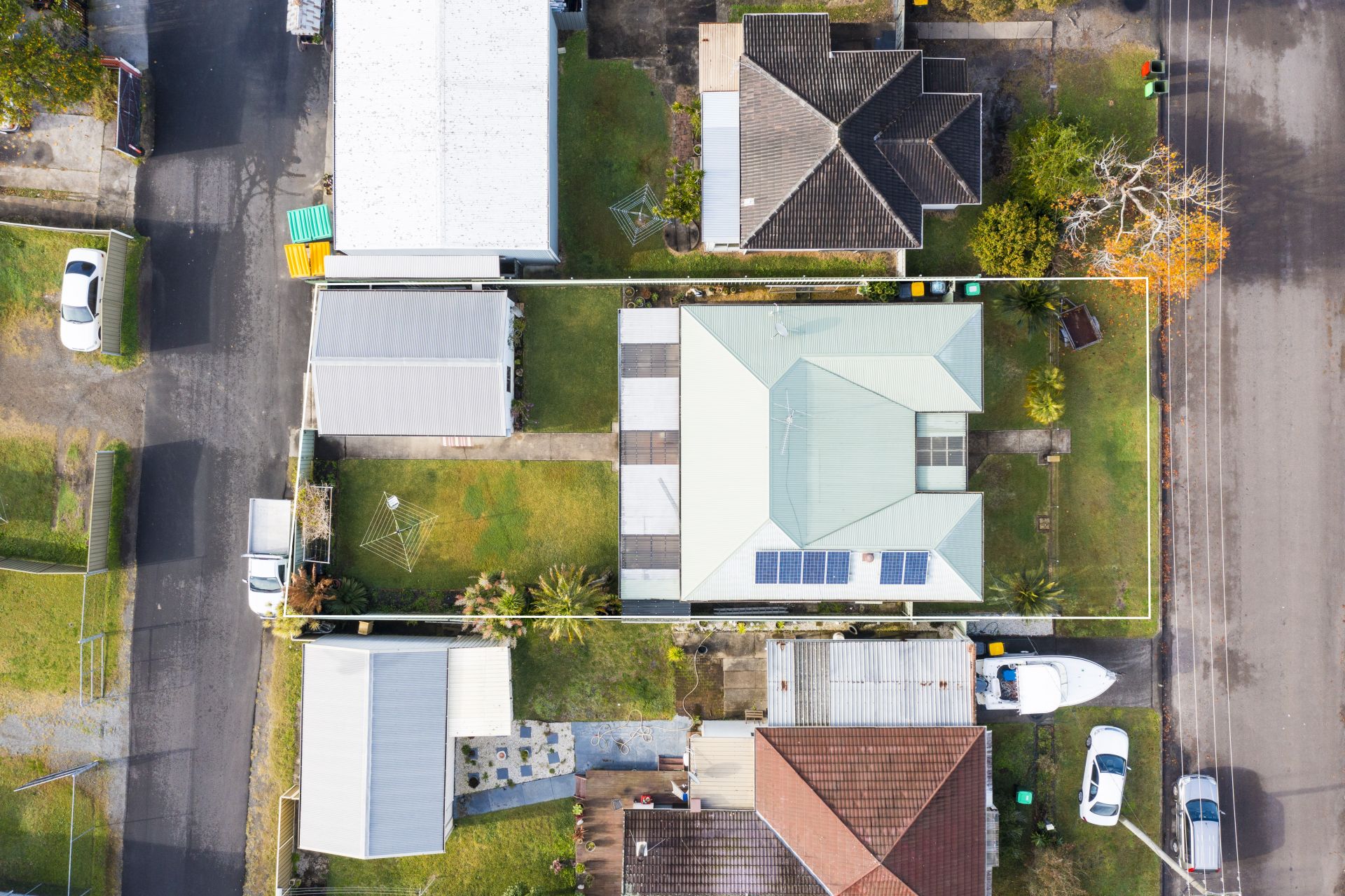 Treasured Home on Dual Access Block with R3 Zoning Close to Beach and Lake, To Beach And Lake - Thumbnail 4