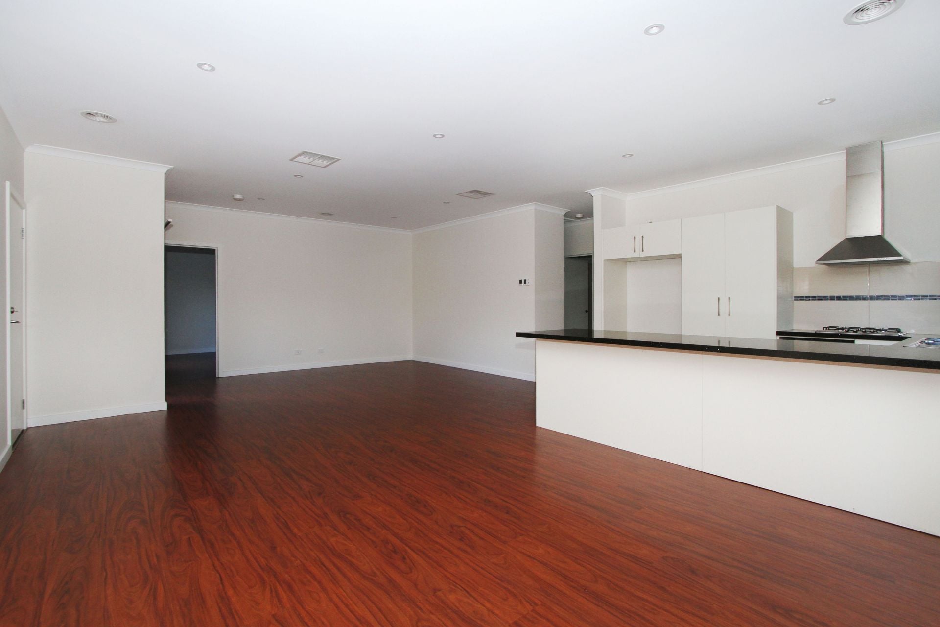 COMFORTABLE LIVING IN GREAT LOCATION