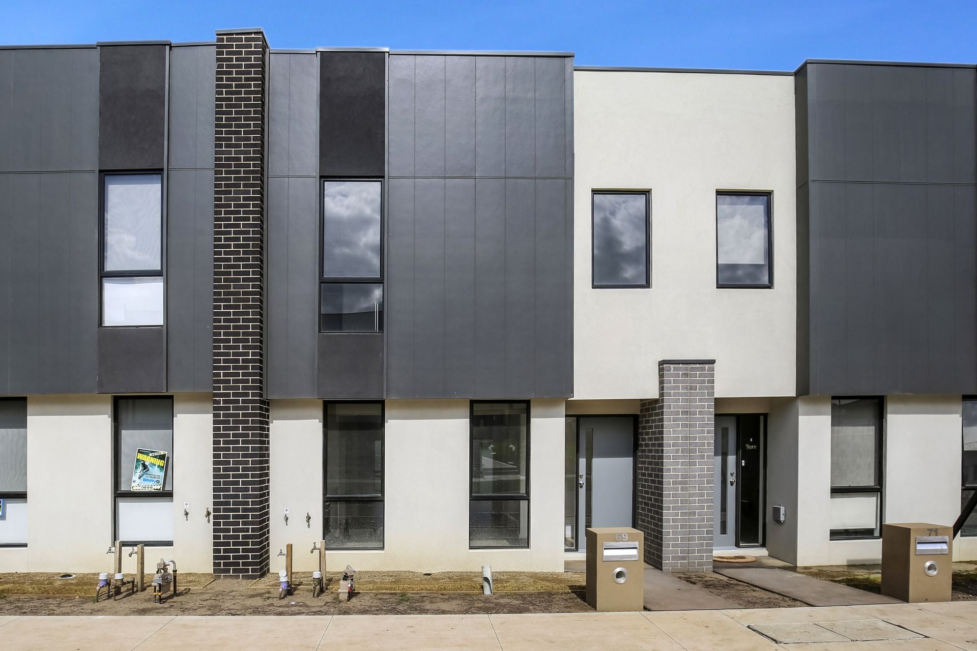 MODERN STYLISH LIVING