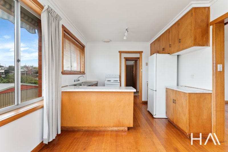 6 Crandon Crescent Newnham, Newnham - Thumbnail 6