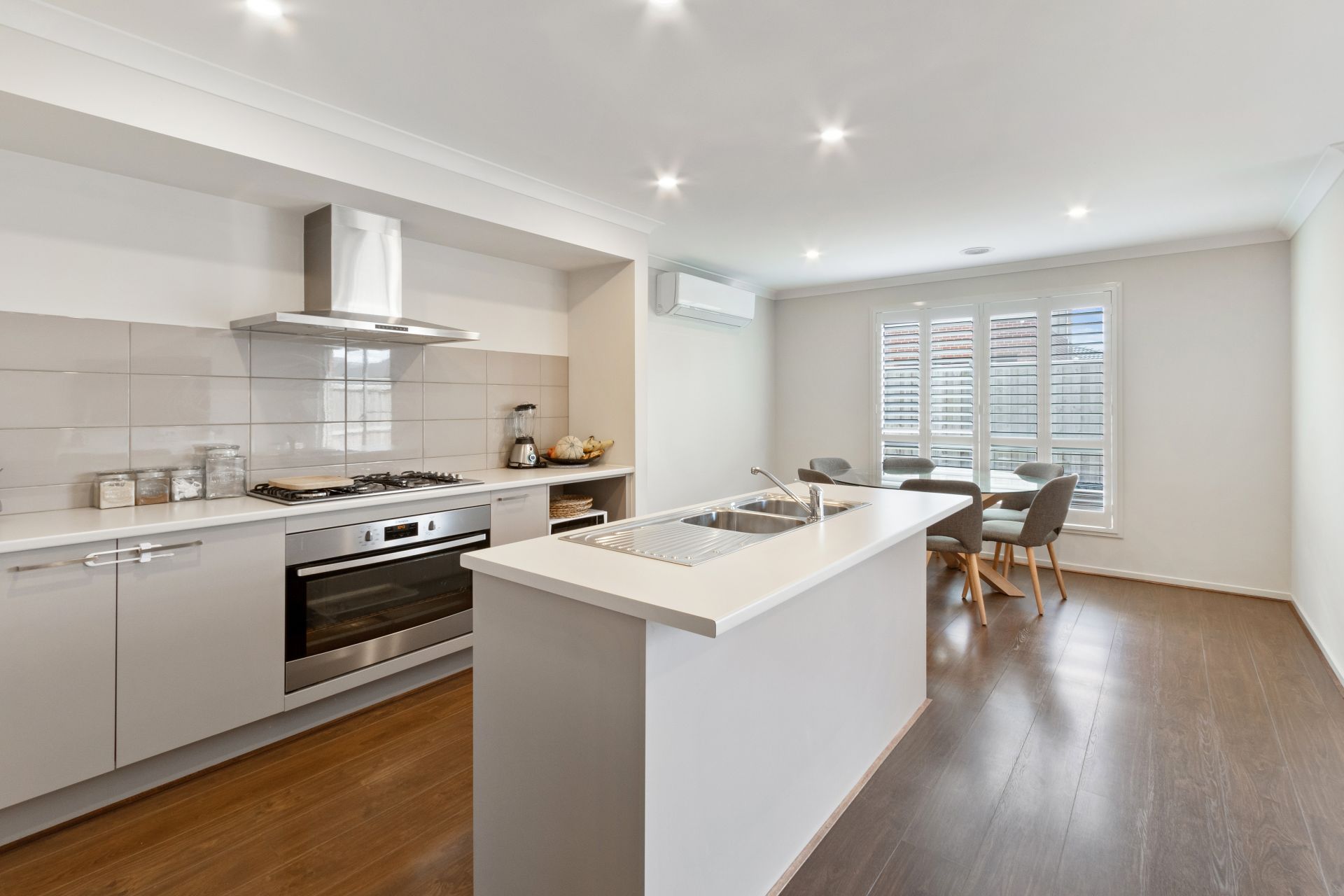 Modern family home, convenient Location & comfortable lifestyle!!!