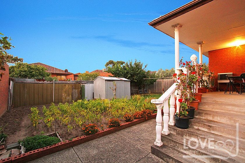 Generously Proportioned Living In A Sought After Location