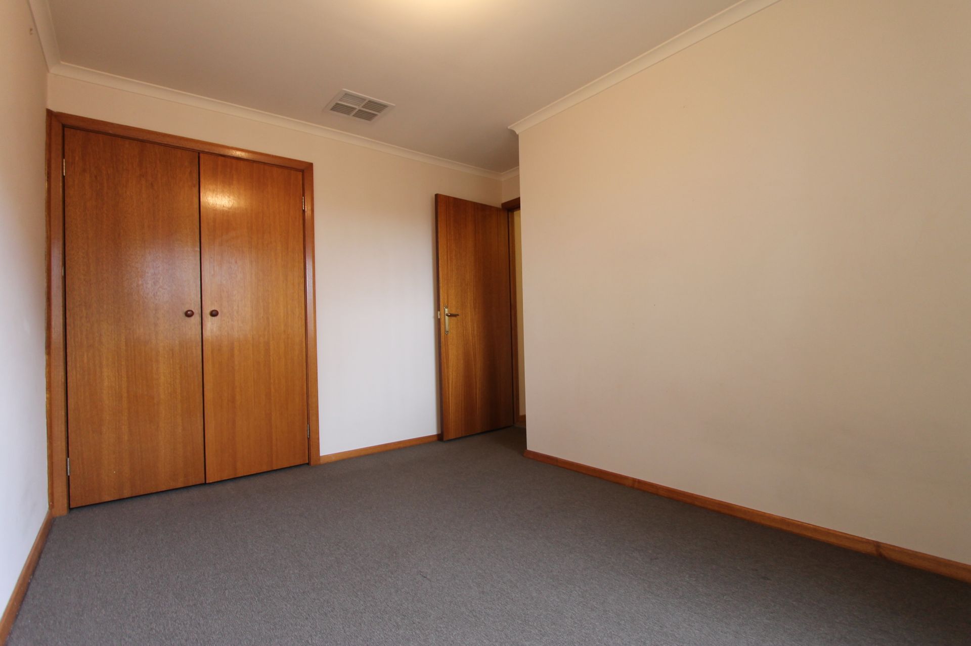 WELL PRICED, FANTASTIC LOCATION!!