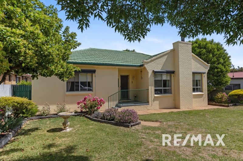 Junee 5 Cross Street