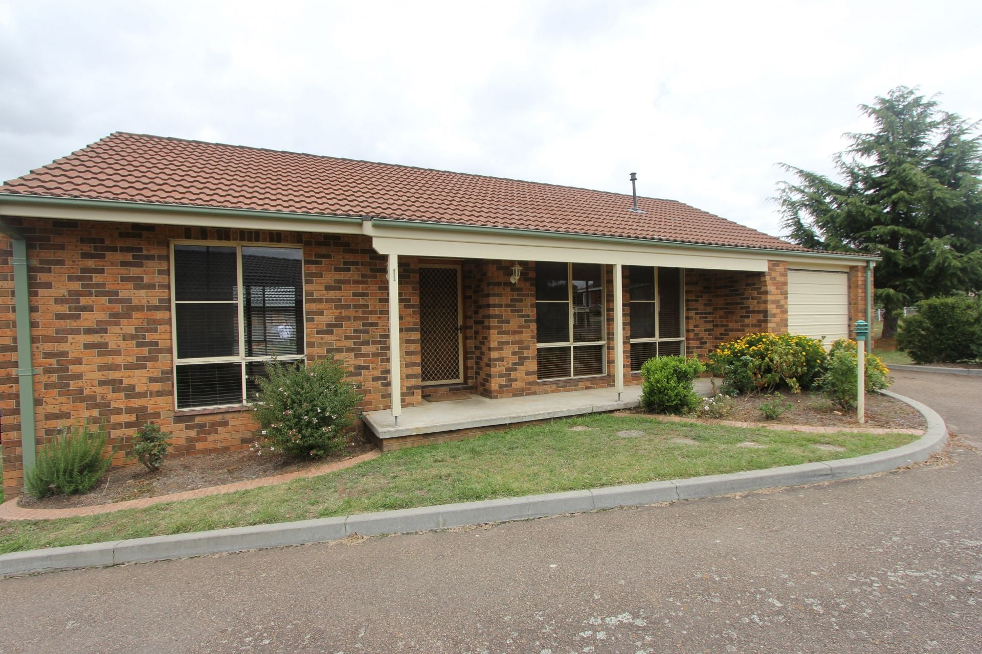 1/67 Taralga Road, Goulburn Goulburn First National Real Estate