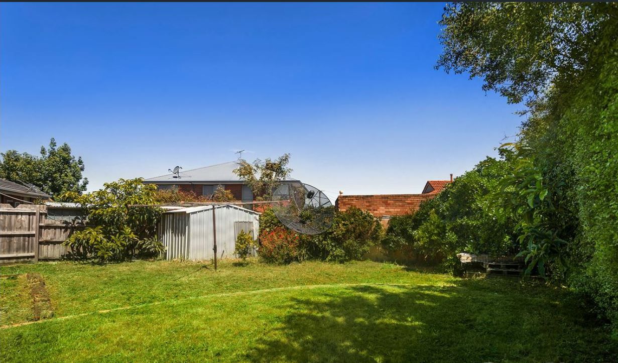FOUR BEDROOMS, GREAT LOCATION AND SOLAR PANELS.
