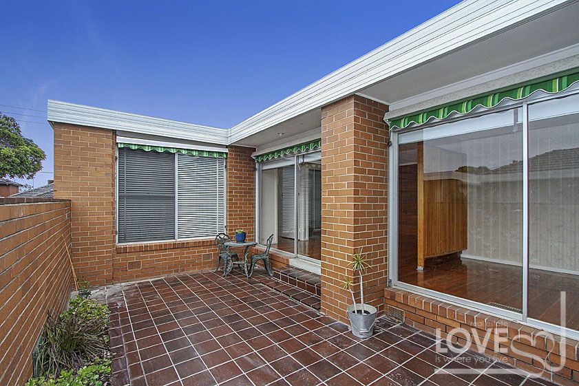 SPACE LIGHT AND COMFORTABLE LIVING IN A SUPERB LOCATION