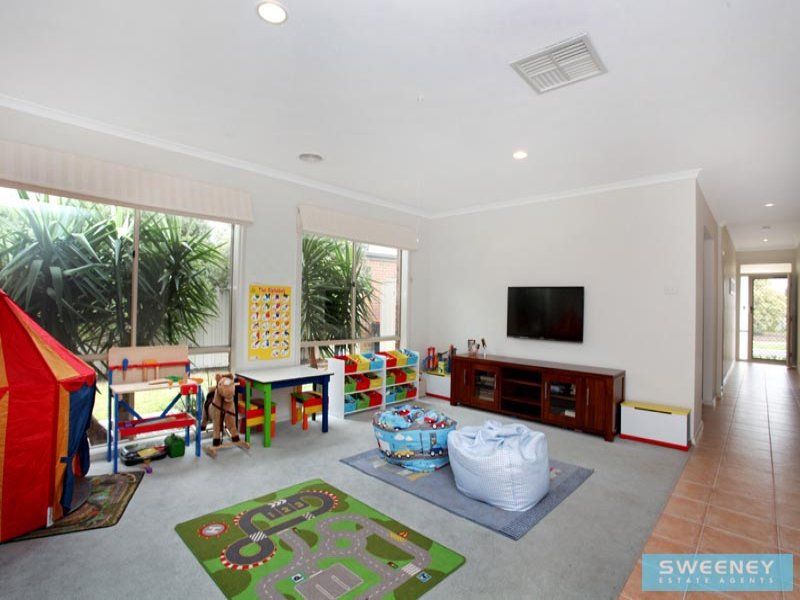 18 Broadhurst Way, Caroline Springs - Thumbnail 4