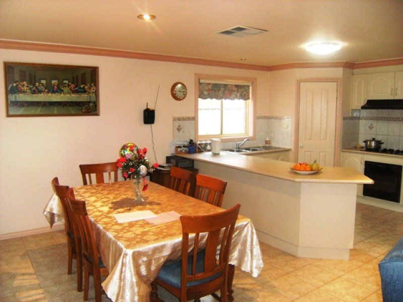 4 Goulburn Circuit, Caroline Springs - Thumbnail 5